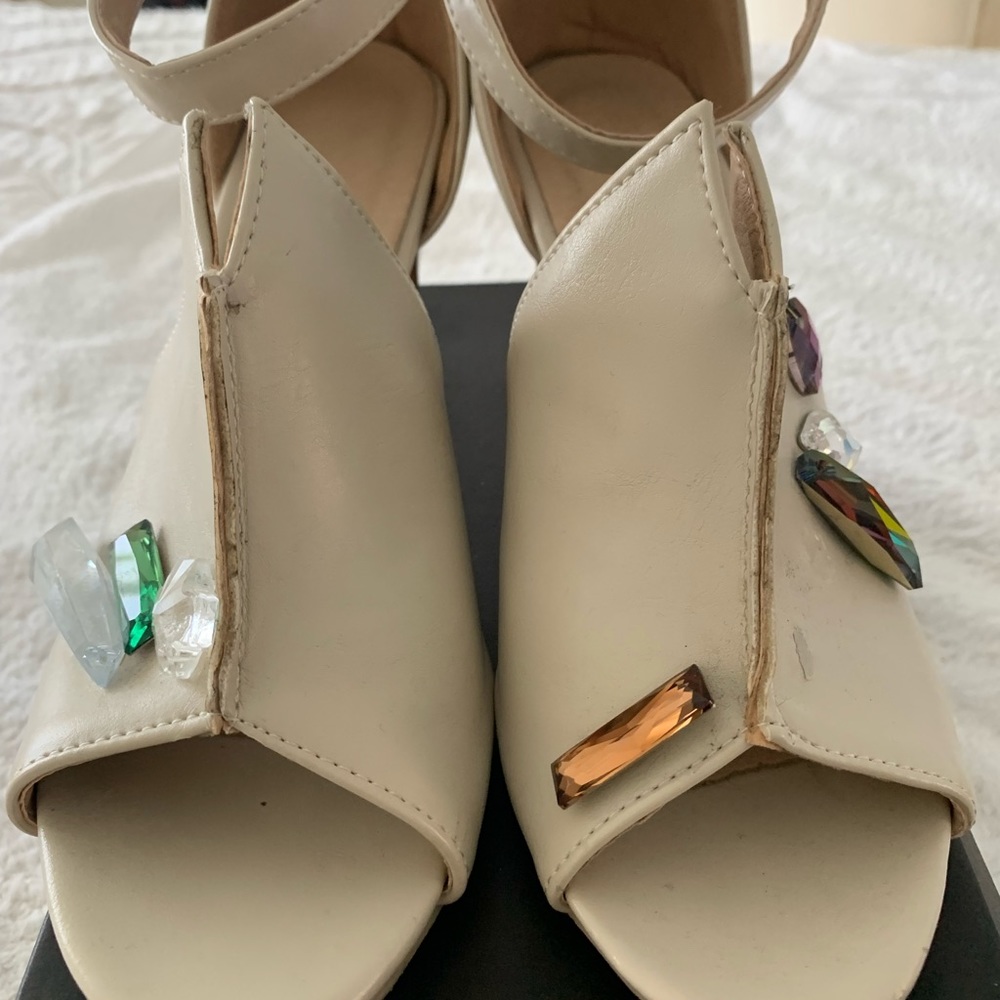 Shoe - Picture 2 of 6
